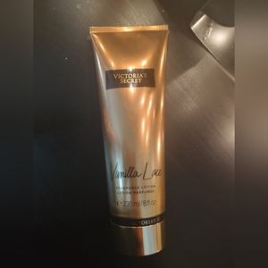 Victoria's Secret Vanilla Lace lotion